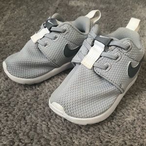 Toddler Nike rosche sneakers